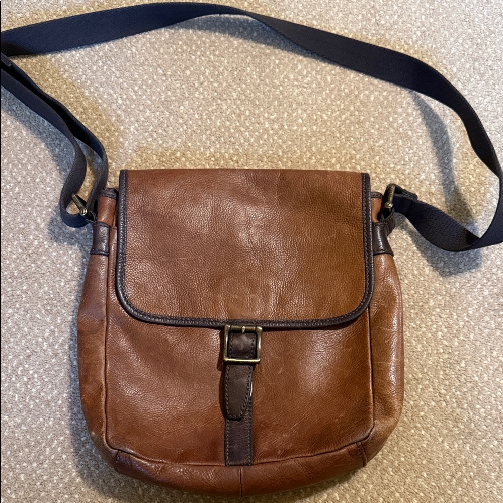 Fossil Brown Leather Vintage Messenger Bag with Dark Trim